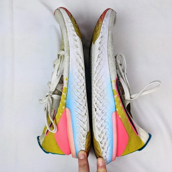 Nike Epic React Flyknit 2 White/Pink Blast CI7583-100 Lace Up Sneakers Men 10.5 main image 10